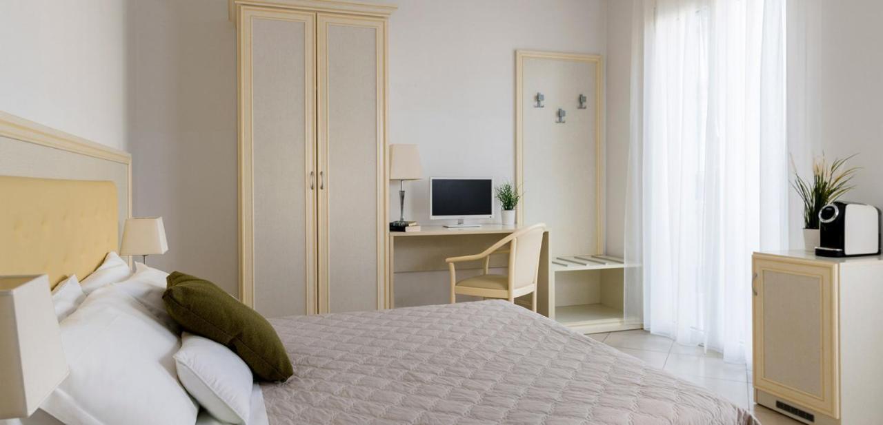 Residence Suite Smeraldo Riccione Exterior photo