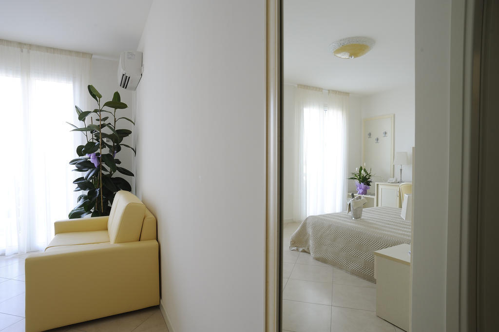 Residence Suite Smeraldo Riccione Room photo