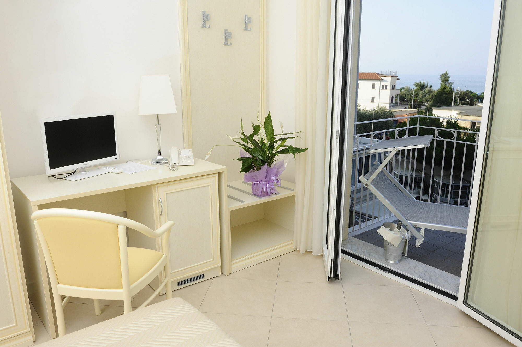 Residence Suite Smeraldo Riccione Exterior photo