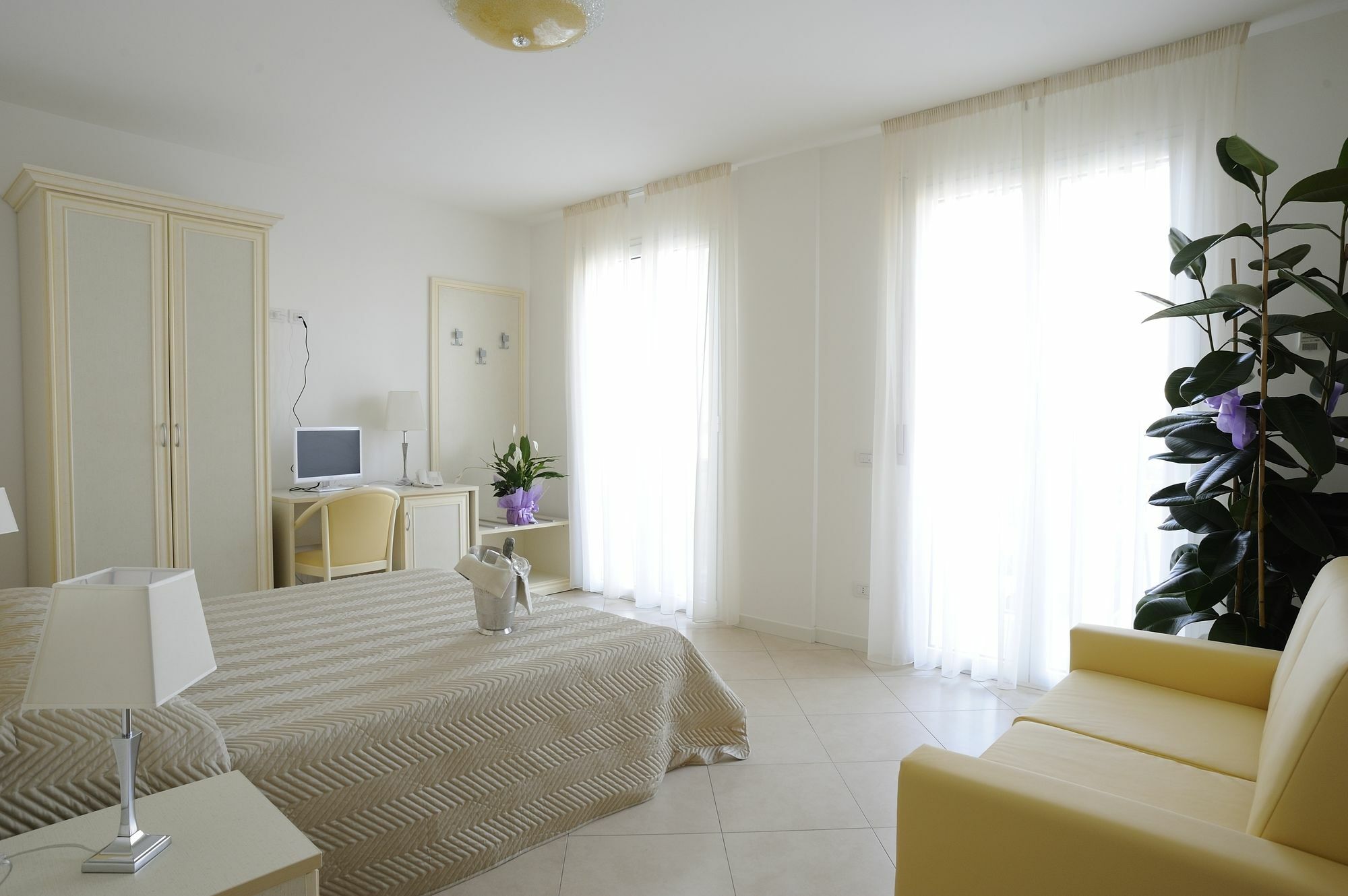Residence Suite Smeraldo Riccione Exterior photo