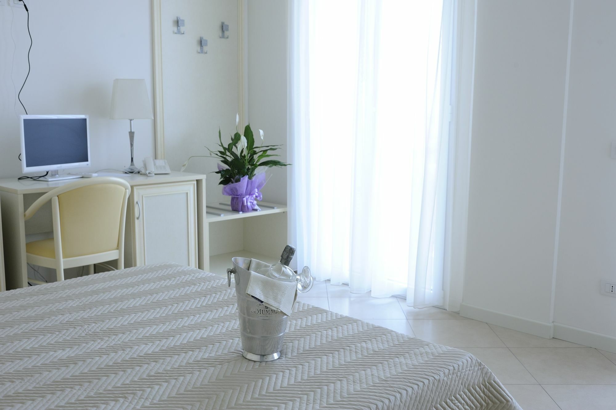 Residence Suite Smeraldo Riccione Exterior photo