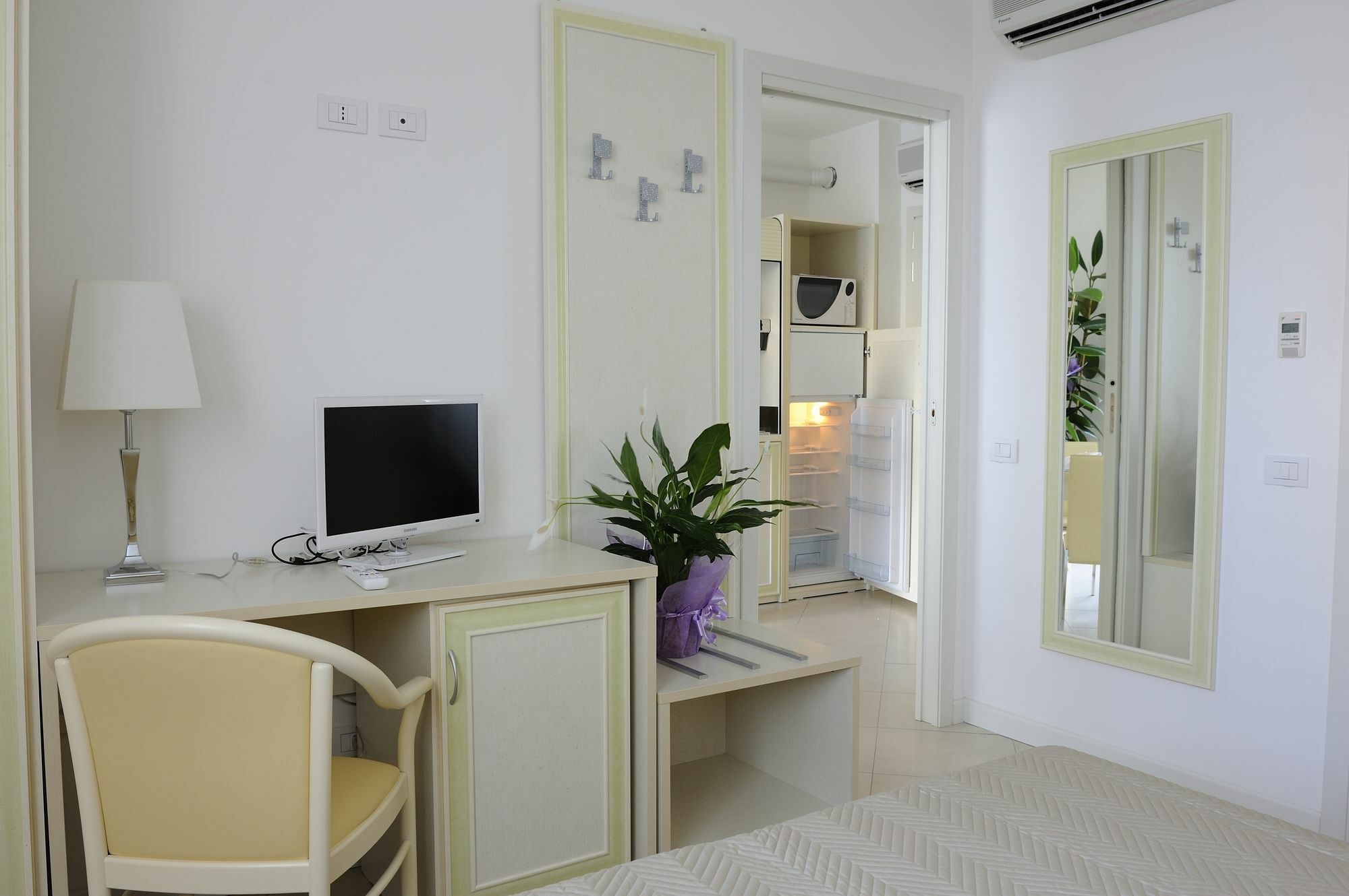 Residence Suite Smeraldo Riccione Exterior photo